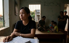 Muốn đi xuất khẩu lao động để thoát nghèo, nhà chồng lại lo tôi sẽ "hư hỏng"