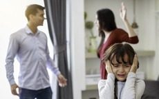 Gia đình cha yếu, mẹ mạnh: Con cái lớn lên dễ rơi vào 2 kết cục này