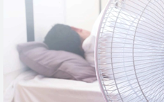 Bật quạt khi ngủ ban đêm: 4 nguyên tắc "vàng" để không bị ốm mùa nắng nóng