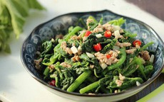 Nắng nóng đỉnh điểm, mẹ tôi cứ luân phiên nấu 4 món rau tươi mát này, ai ăn cũng khen ngon hoàn hảo lại "xua" nóng bức