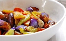 Đừng chỉ xào khoai tây với cà chua hay nấu canh xương: Đây là 3 công thức giúp nguyên liệu quen thuộc trở nên "ngon bất tận"