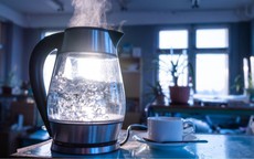 Cách khử mùi nhựa cho bình đun siêu tốc mới mua đơn giản không phải ai cũng biết