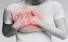 Người phụ nữ 27 tuổi biến dạng ngực sau khi sinh thừa nhận 1 sai lầm nhiều chị em Việt mắc phải