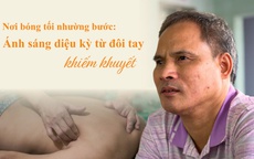 Người đàn ông mù nuôi con học đại học bằng đôi tay 7 ngón đầy nghị lực