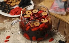 Nhiều chị em mê trà táo đỏ kỷ tử vì nghĩ 'càng uống càng bổ': Bác sĩ nói gì?