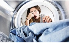 Máy giặt bị hôi: Ổ vi khuẩn ngầm khiến quần áo càng giặt càng bẩn