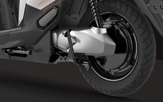 Xe máy điện ở Việt Nam trang bị ngang xe ga 150cc, đi 173 km/sạc, siêu tốc độ giá gần 53 triệu đồng gây ngạc nhiên