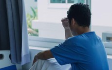 Chồng phải nhập viện sau khi bắt quả tang vợ ngoại tình trong ô tô