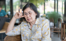 Chồng vừa mất, người cháu xuất hiện như ân nhân rồi cuỗm sạch tiền dưỡng già của tôi