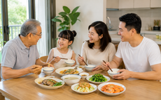'Đợi ông về quê rồi nhà mình ăn hải sản nhé', câu nói của cháu gái khiến ông lão suy sụp