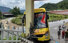 Xe khách mất phanh lao thẳng vào cổng trường học ở Tuyên Quang