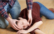 Vì sao đột quỵ tăng cao trong mùa nóng? Nhóm người này cần đặc biệt cảnh giác, đặc biệt sau tuổi 50