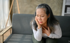 65 tuổi có mẹ già phải chăm, có cháu phải trông, tôi chỉ có thể chọn một
