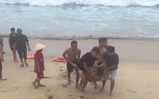 Cứu sống 3 cha con du khách Hà Nội bị sóng cuốn khi tắm biển ở Quảng Ngãi