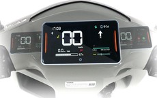 Vì sao xe máy điện giá 43 triệu đồng công nghệ cao cấp, đi tới 300km/lần sạc lại có sức hút mạnh mẽ dù mới bán ở Việt Nam?