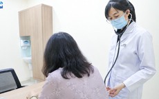 Ho kéo dài suốt 3 tuần, người phụ nữ 69 tuổi đi khám bất ngờ phát hiện mắc ung thư hạch