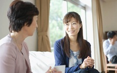 Mẹ chồng vừa xem nhà mới đã muốn nhập hộ khẩu cho cháu ngoại, tôi chỉ nói một câu rồi mời bà về