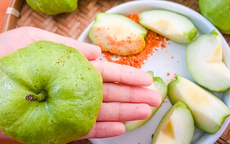 Muốn tốt cho sức khỏe, hãy học cách ăn ổi đúng chuẩn sau đây
