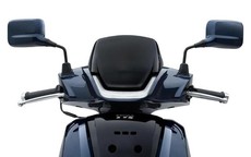 Xuất hiện xe máy điện giá 38 triệu đồng đẹp sang trọng, đi 175km, cốp siêu rộng, màn hình như ô tô, trang bị cả số lùi