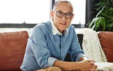 Tuổi già không ở với con cháu, ông lão chọn sống trong khách sạn và chưa từng hối hận