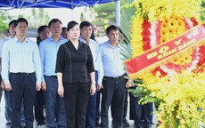 Bộ trưởng Đào Hồng Lan và đoàn công tác Bộ Y tế tri ân anh hùng, liệt sĩ, gia đình chính sách tại các tỉnh miền Trung