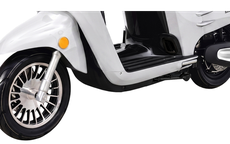 Xuất hiện xe máy điện ở Việt Nam sở hữu pin LFP, tốc độ 85km/h, đi 250km/lần sạc giá 39 triệu đồng