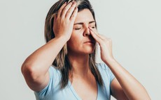 Người phụ nữ 48 tuổi nghẹt mũi kéo dài, bác sĩ phát hiện nhiều ổ nấm trong xoang hàm