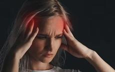 Người phụ nữ 59 tuổi đau đầu nhiều năm, đi khám phát hiện u não