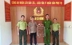 Người dân giao nộp cá thể cu li quý hiếm