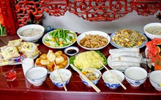 Bàn thờ gia tiên cúng mấy bát cơm mới đúng?