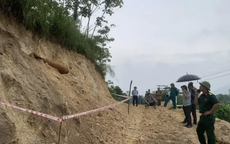 Nguy cơ sạt lở mái dốc đe dọa an toàn tại Đền Sóc, Hà Nội kích hoạt ứng phó khẩn cấp