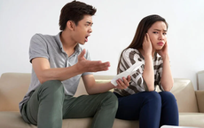 Chồng đưa tiền cho vợ tiêu nhưng quản đến nghẹt thở, mua đắt 10 nghìn là mắng