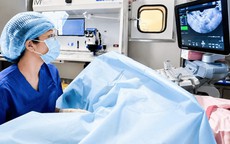 Hiếm muộn 5 năm do suy giảm dự trữ buồng trứng, người phụ nữ 33 tuổi sinh con nhờ 'gom trứng'
