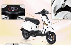 Cầm lái xe máy điện đi xa 80 km/lần sạc, có Smartkey 4 trong 1, giá siêu rẻ chỉ 19,3 triệu đồng