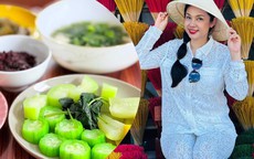 'Người đẹp Tây Đô' Việt Trinh gây ngỡ ngàng trước nhan sắc tuổi ngoài 50, hé lộ cơm nhà 'hắc tuổi' đơn giản đến khó tin!