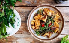 Mẹ tôi cứ nấu đậu phụ theo cách này là nhanh chóng hết veo cả nồi cơm, đậm đà và vô cùng ngon miệng