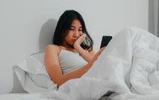 Tôi mất ngủ vì tin nhắn 4 chữ của chồng cũ