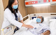 Người phụ nữ 65 tuổi hai lần giải phẫu bệnh mới phát hiện ung thư ‘ẩn mình’ trong khối u lành tính