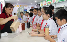 Dinh dưỡng trước ngày khai trường: Trẻ đi học hay mệt, đau đầu, khó tập trung, cha mẹ đừng bỏ qua một nguyên nhân rất đơn giản này