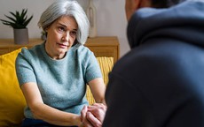 Về già mới hiểu, cha mẹ dành cả đời lo cho con thường dễ rơi vào 2 cảnh này