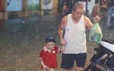 Cảnh báo mưa dông kèm lốc sét ở khu vực nội thành Hà Nội