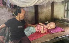 MS 964: Hơn 3 thập kỷ làm đôi chân cho con gái nằm liệt giường
