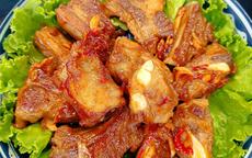 Món sườn xào chua ngọt thơm ngon hơn, thịt mềm mọng, bên ngoài giòn khi thêm vào nước giải khát quen thuộc ngày hè