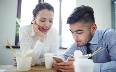 Đào hoa nhưng dễ yêu nhầm người: 4 cung hoàng đạo nữ càng xinh càng khổ vì tình