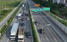 Cục CSGT: Nhiều xe xi-nhan, nháy đèn... xin vượt nhưng xe trước vẫn không nhường