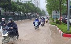 Nguyên nhân nào khiến Hà Nội và miền Bắc mưa lớn?