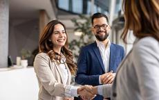 Đi qua nửa đời người mới hiểu: Không cần giàu có hay quyền lực, sở hữu 2 điều này đã là người thành công