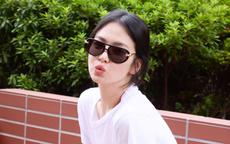 Song Hye Kyo đẹp như nữ thần chỉ với áo thun trắng và quần jeans