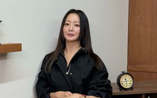 Quốc bảo nhan sắc Kim Hee Sun gây sốt với vẻ đẹp ở tuổi 49