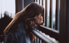 Tưởng mạnh mẽ, hóa ra mong manh: 5 cung hoàng đạo dễ tổn thương hơn bạn nghĩ